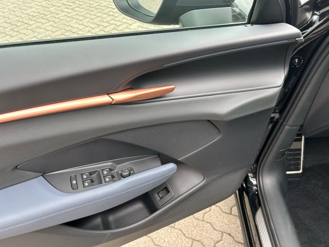 CUPRA / Terramar / Schwarz / / / 1.5 TSI DSG / Sitzheizung AHK