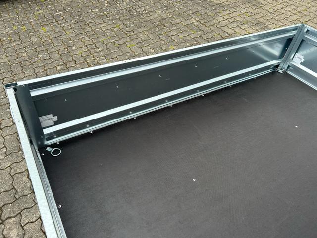 TEMA / Temared Zip / / / / 2010 Kipp 750kg Kastenanhänger