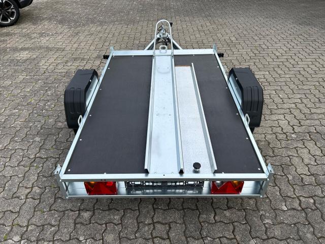 TEMA / Temared Moto / / / / R 750kg Motorradtransporter 100km/h Siebdruckplatte
