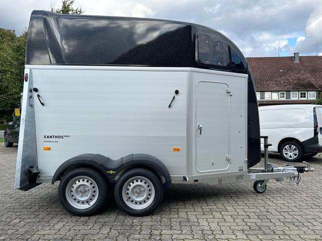 Humbaur / Pferdeanhänger / / / / Xanthos Aero 2400 2,4t 100km/h Black