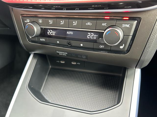 Seat / Arona / Schwarz / / / 1.0 TSI / Sitzheizung