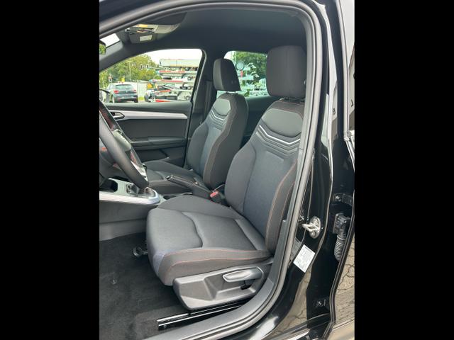 Seat / Arona / Schwarz / / / 1.0 TSI / Sitzheizung