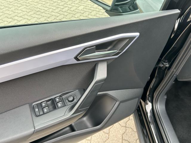 Seat / Arona / Schwarz / / / 1.0 TSI / Sitzheizung