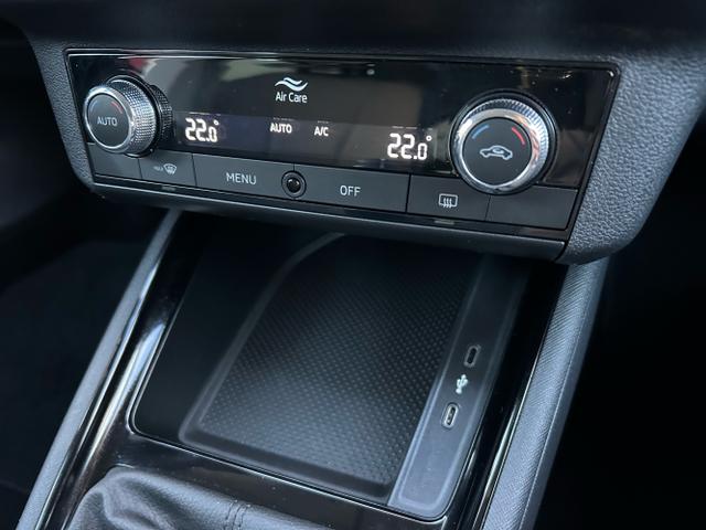 Skoda / Kamiq / Rot / / / 1.0 TSI / Rückfahrkamera