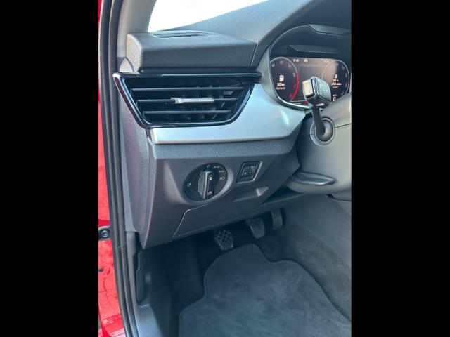 Skoda / Kamiq / Rot / / / 1.0 TSI / Rückfahrkamera