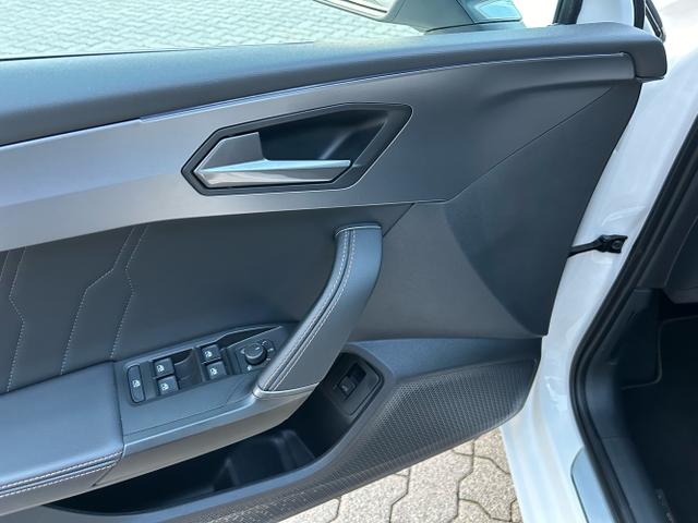 CUPRA / Leon Sportstourer / Weiß / / / 1.5 eTSI DSG / AHK Full Link
