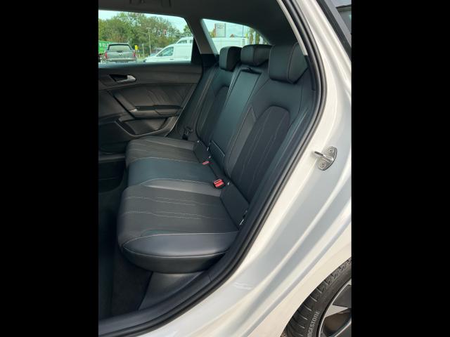 CUPRA / Leon Sportstourer / Weiß / / / 1.5 eTSI DSG / Anhängerkupplung