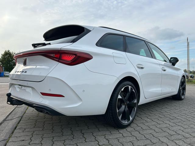 CUPRA / Leon Sportstourer / Weiß / / / 1.5 eTSI DSG / Anhängerkupplung