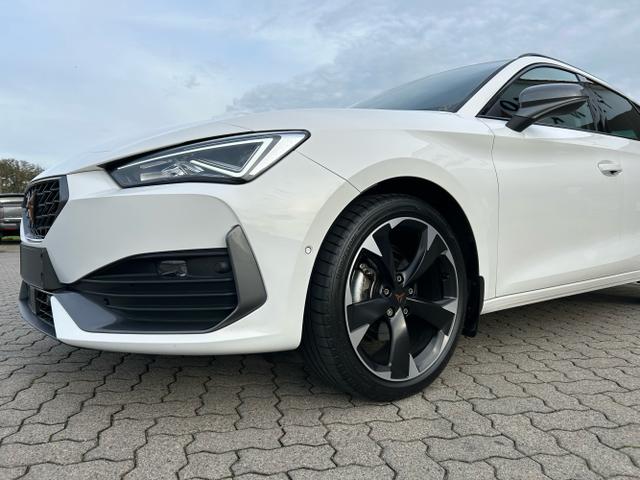 CUPRA / Leon Sportstourer / Weiß / / / 1.5 eTSI DSG / Anhängerkupplung