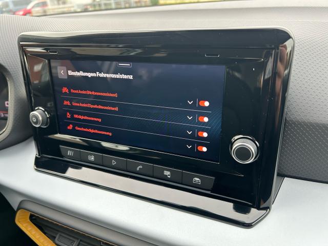 Seat / Arona / Weiß / / / 1.0 TSI / Vorbereitung AHK