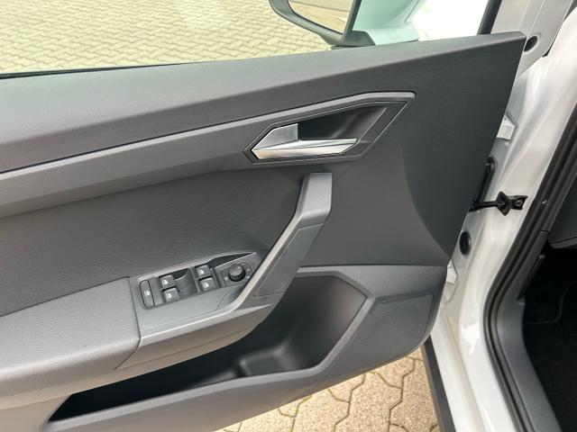 Seat / Arona / Weiß / / / 1.0 TSI / Vorbereitung AHK