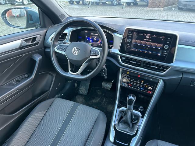 Volkswagen / T-Roc Cabriolet / Blau / / / Cabriolet 1.5 TSI DSG / Windschott 