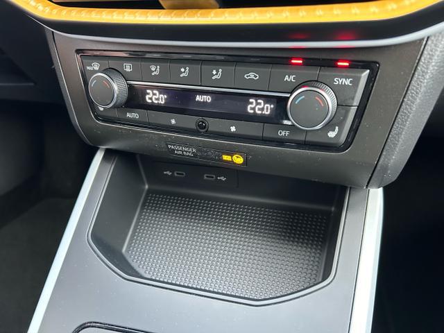 Seat / Arona / Silber / / / 1.0 TSI DSG / Sitzheizung