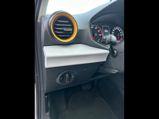 Seat / Arona / Silber / / / 1.0 TSI DSG / Sitzheizung