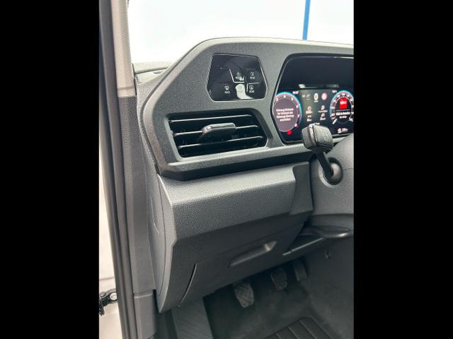 Volkswagen / Caddy / Weiß / / / 1.5 TSI / AHK App-Connect
