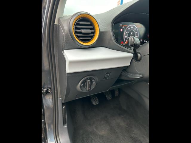 Seat / Arona / Grau / / / 1.0 TSI / Sitzheizung Full Link