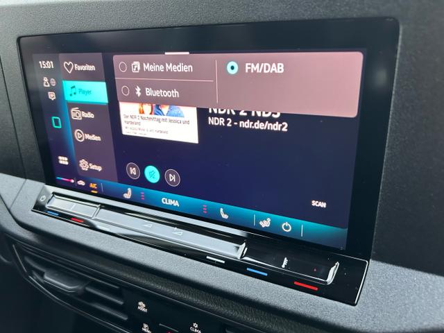 Volkswagen / Caddy / Weiß / / / 1.5 TSI DSG / AHK App-Connect