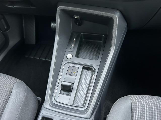 Volkswagen / Caddy / Weiß / / / 1.5 TSI DSG / AHK App-Connect