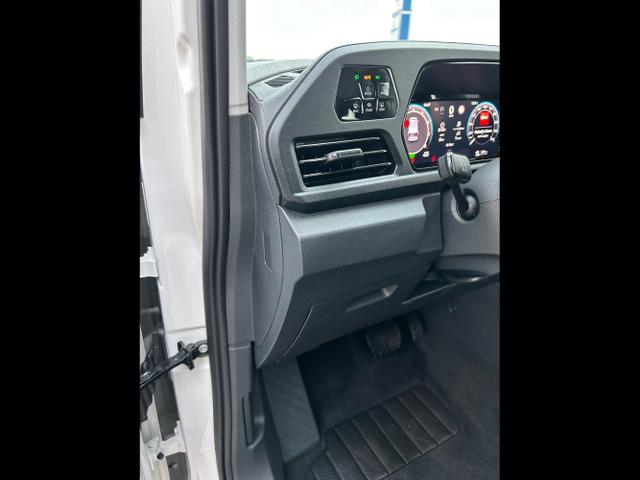 Volkswagen / Caddy / Weiß / / / 1.5 TSI DSG / AHK App-Connect