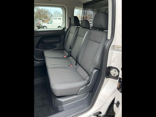 Volkswagen / Caddy / Weiß / / / 1.5 TSI DSG / AHK App-Connect