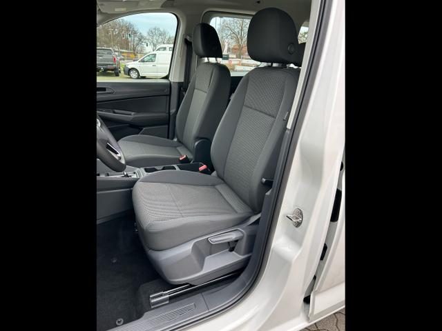 Volkswagen / Caddy / Weiß / / / 1.5 TSI DSG / AHK App-Connect