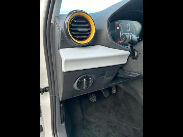 Seat / Arona / Wei&szlig; / / / 1.0 TSI / Blind Spot Full Link