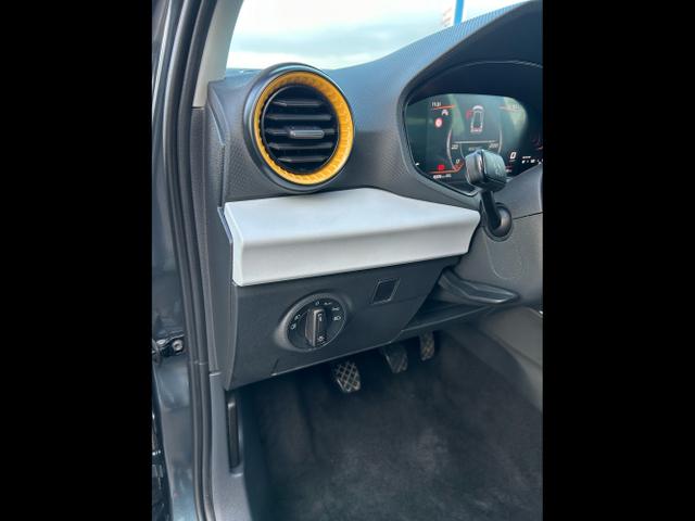 Seat / Arona / Grau / / / 1.0 TSI / 5 Jahre Garantie