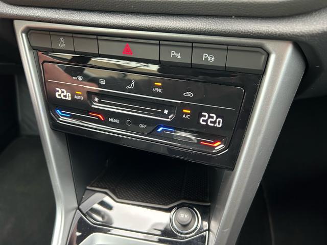 Volkswagen / T-Roc Cabriolet / Blau / / / Cabriolet 1.5 TSI / Windschott 