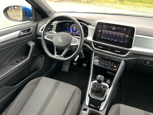 Volkswagen / T-Roc Cabriolet / Blau / / / Cabriolet 1.5 TSI / Windschott 