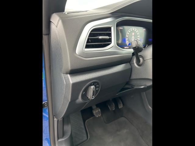 Volkswagen / T-Roc Cabriolet / Blau / / / Cabriolet 1.5 TSI / Windschott 