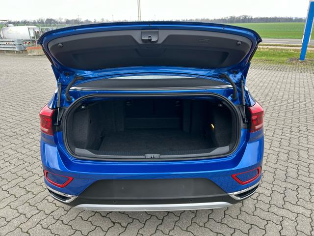Volkswagen / T-Roc Cabriolet / Blau / / / Cabriolet 1.5 TSI / Windschott 