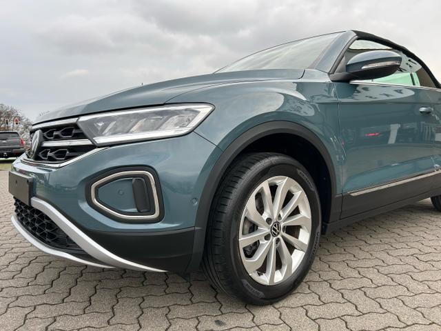 Volkswagen / T-Roc Cabriolet / Blau / / / Cabriolet 1.5 TSI DSG / Windschott 
