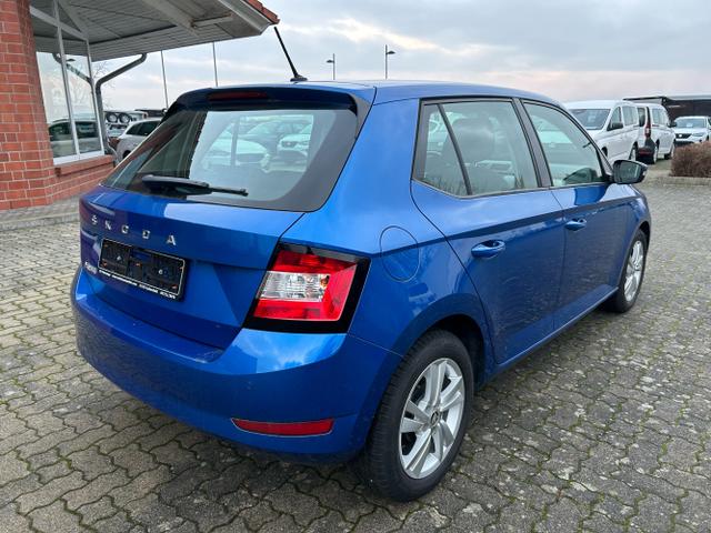 Skoda / Fabia / Blau / / / 1.0 TSI / Sitzheizung