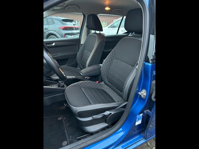 Skoda / Fabia / Blau / / / 1.0 TSI / Sitzheizung