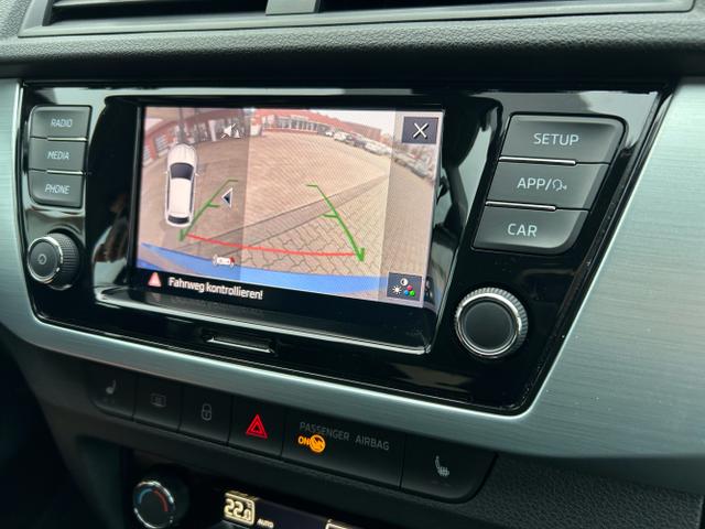 Skoda / Fabia / Blau / / / 1.0 TSI / Sitzheizung