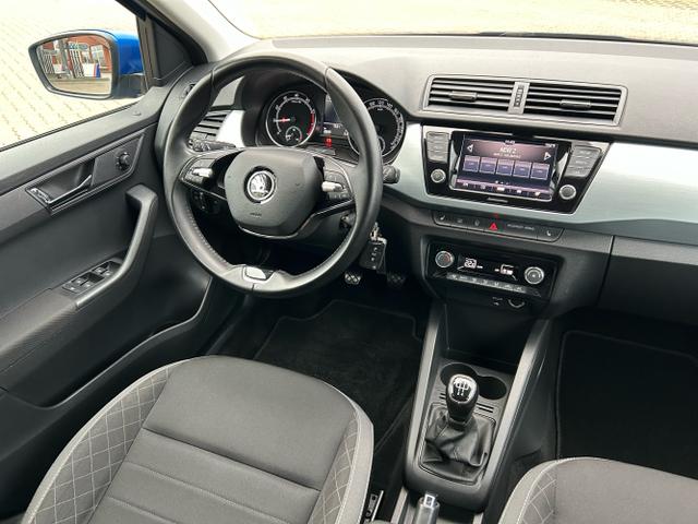 Skoda / Fabia / Blau / / / 1.0 TSI / Sitzheizung