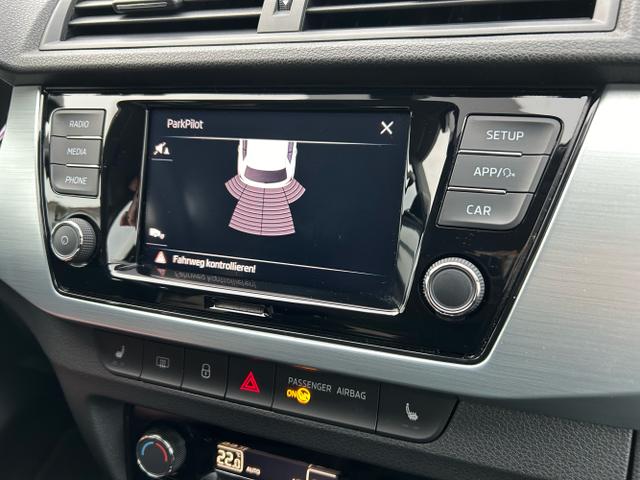 Skoda / Fabia / Blau / / / 1.0 TSI / Sitzheizung