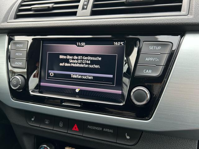 Skoda / Fabia / Blau / / / 1.0 TSI / Sitzheizung