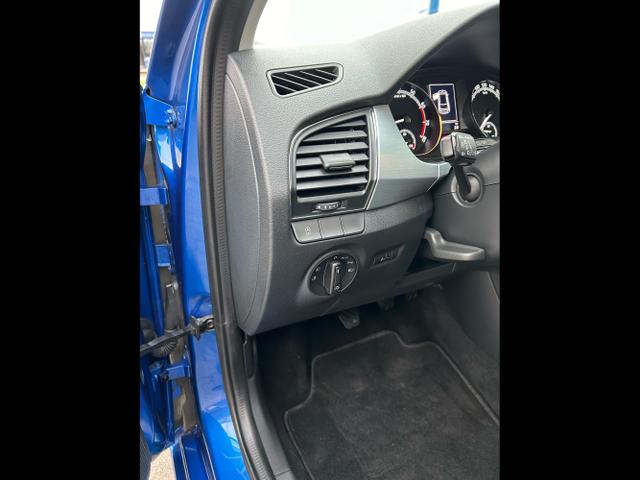 Skoda / Fabia / Blau / / / 1.0 TSI / Sitzheizung