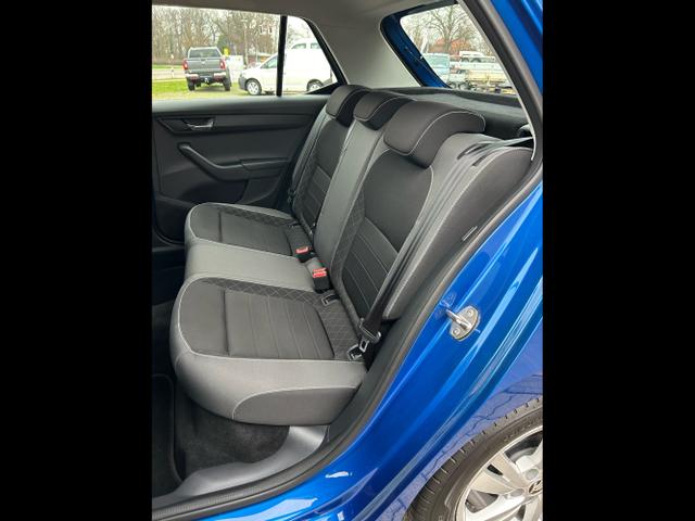 Skoda / Fabia / Blau / / / 1.0 TSI / Sitzheizung
