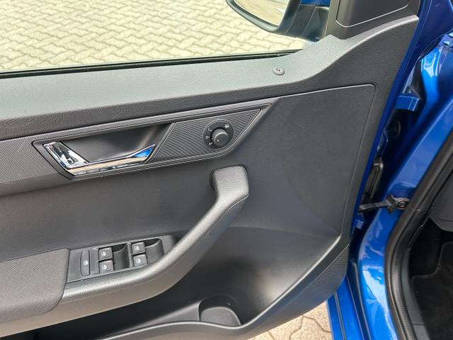 Skoda / Fabia / Blau / / / 1.0 TSI / Sitzheizung
