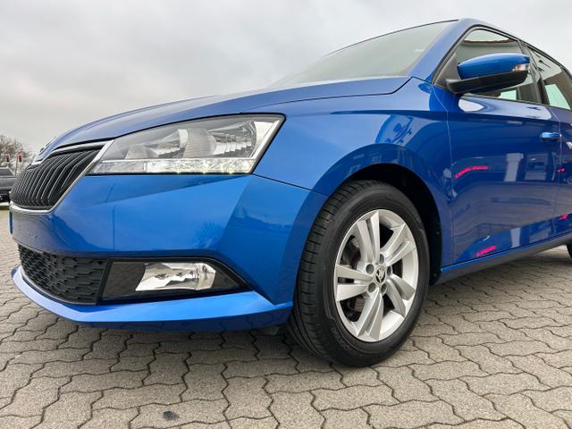 Skoda / Fabia / Blau / / / 1.0 TSI / Sitzheizung
