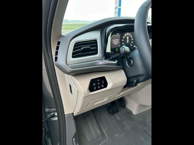 Volkswagen / T7 Multivan / Grau / / / 2.0 TDI DSG / Matrix-LED