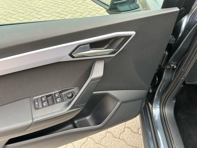 Seat / Arona / Grau / / / 1.0 TSI DSG / Navi