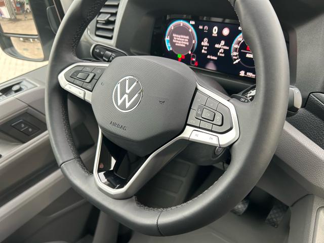 Volkswagen / Crafter Kastenwagen / Wei&szlig; / / / 30 2.0 TDI HD MR Aut. L3H3 / 4 J. Garantie