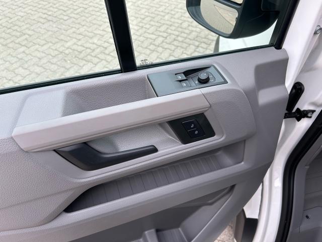 Volkswagen / Crafter Kastenwagen / Wei&szlig; / / / 30 2.0 TDI HD MR Aut. L3H3 / 4 J. Garantie