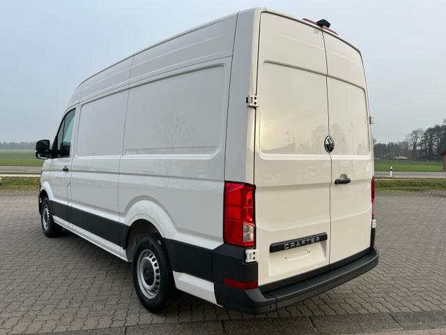 Volkswagen / Crafter Kastenwagen / Wei&szlig; / / / 30 2.0 TDI HD MR Aut. L3H3 / 4 J. Garantie