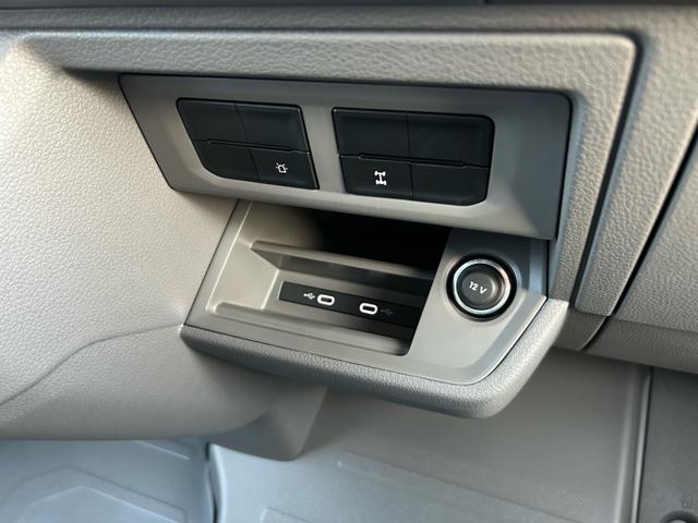 Volkswagen / Crafter Kastenwagen / Wei&szlig; / / / 35 2.0 TDI MR 4x4 Aut. L3H2 / Sperre