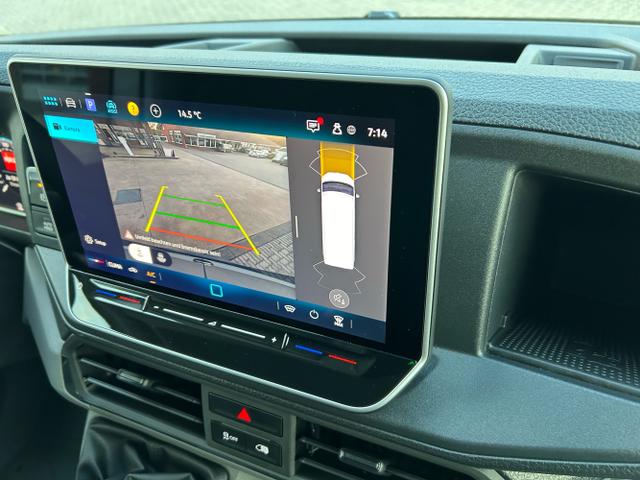 Volkswagen / Crafter Kastenwagen / Wei&szlig; / / / 30 2.0 TDI MR L3H2 / 4 J. Garantie