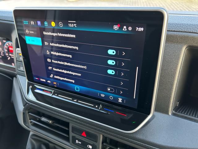 Volkswagen / Crafter Kastenwagen / Wei&szlig; / / / 30 2.0 TDI MR L3H2 / 4 J. Garantie